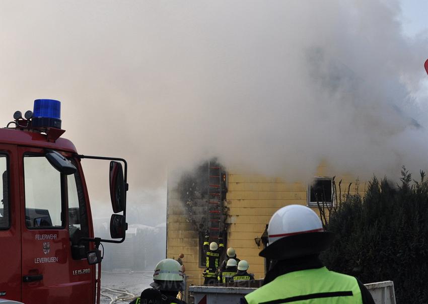 Haus komplett ausgebrannt Leverkusen P09.JPG